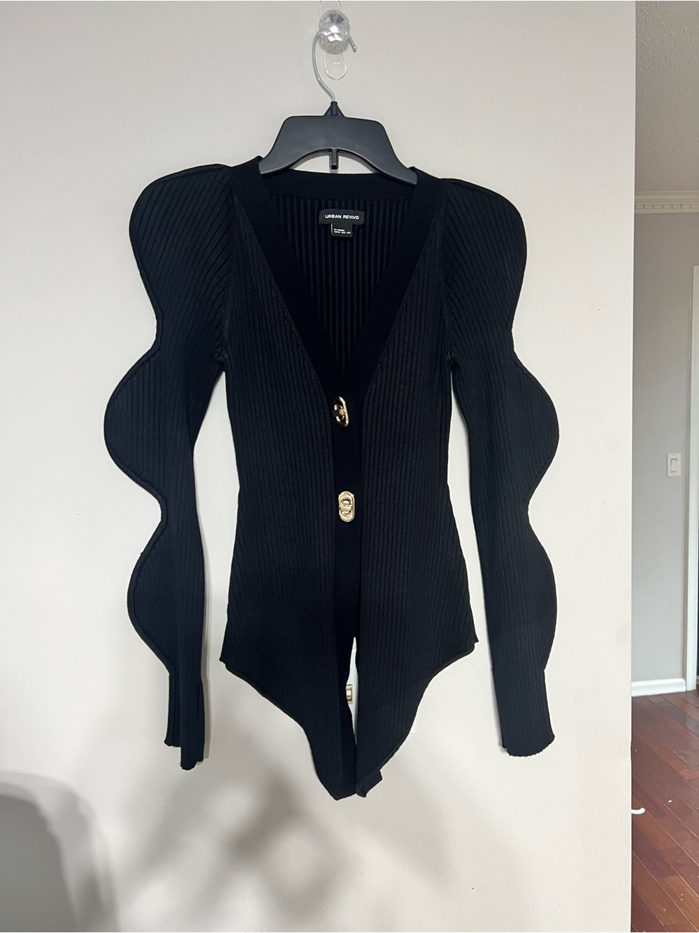 Urban Revivo Black Sculpted Wave-Sleeve Ribbed Cardigan